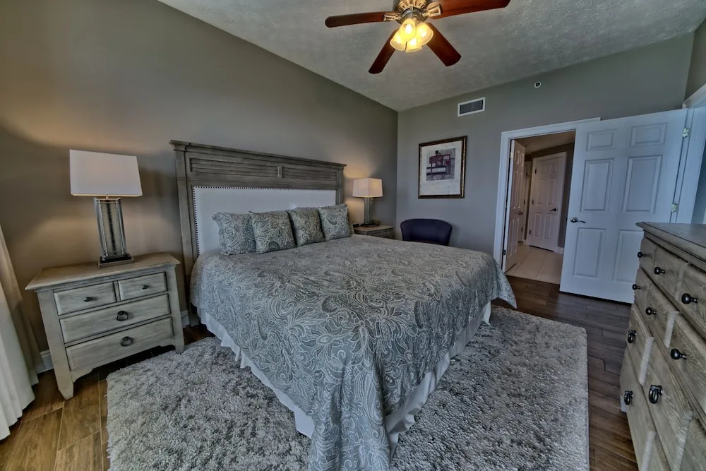 Pleasant Oceanfront Condo with Large Balcony and Beach Access - Unit 1605 by RedAwning