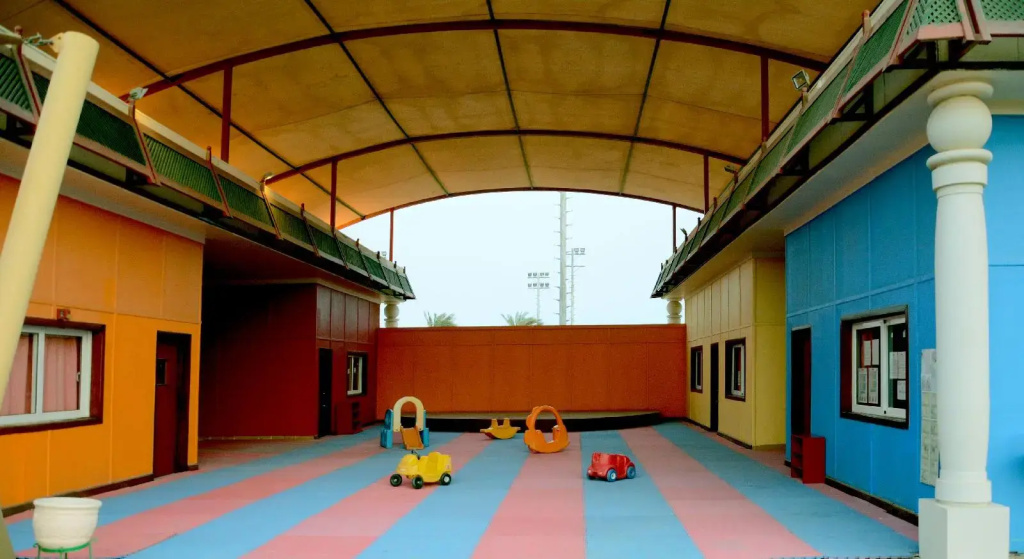 Concorde El Salam Hotel Sharm El Sheikh Sport Hotel: A colorful covered courtyard with a few small ride-on toys on the tiled floor.