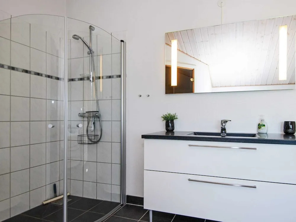 8 Person Holiday Home in Hemmet - фото 7