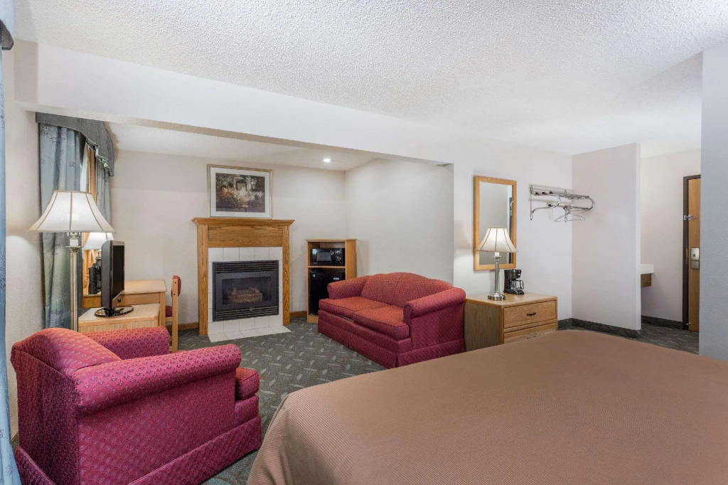 Deluxe Double Suite (full double bed)