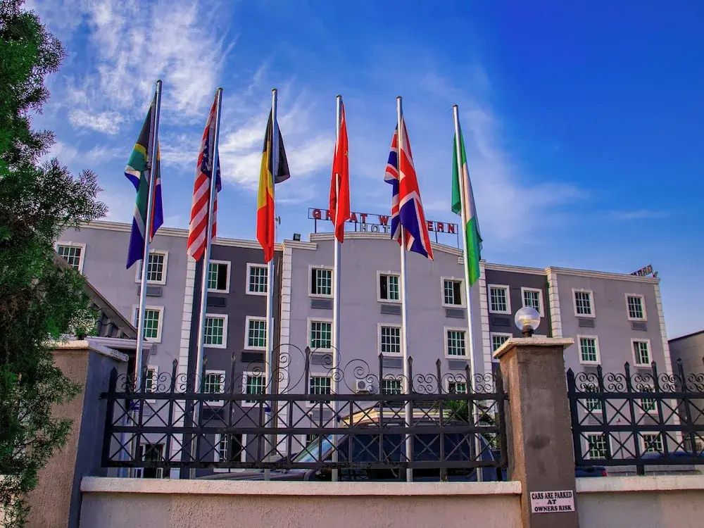 Great Western Hotel and Suites