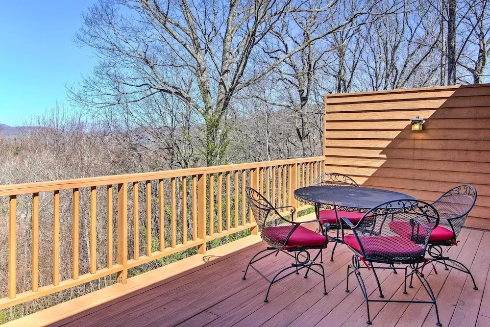 Furnished Deck + Mtn Views: Burnsville Cabin! - фото 12
