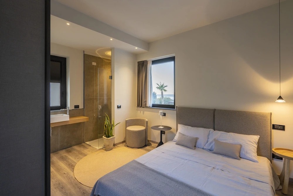Standard Double room with sea view (full double bed)