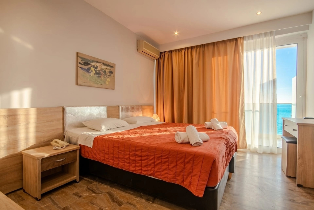 Standard Double room with sea view (full double bed)