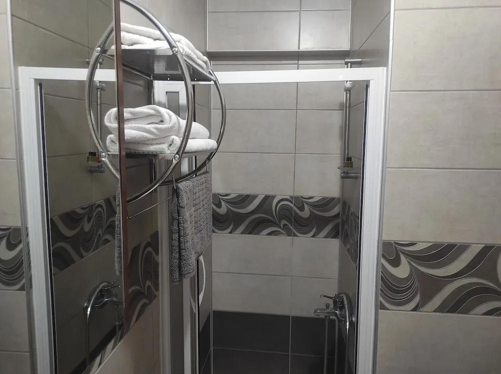 Economy Double room (twin beds)