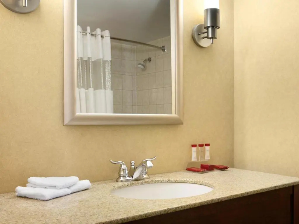 Ramada by Wyndham Niagara Falls/Fallsview - Chambres