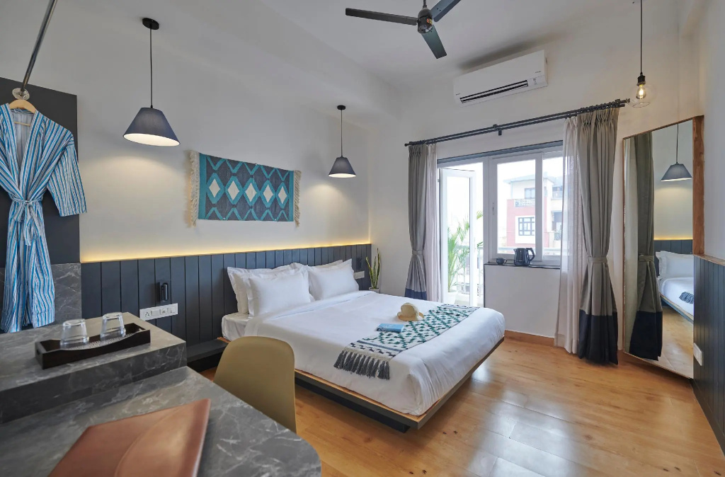 Standard Double room with balcony (full double bed)