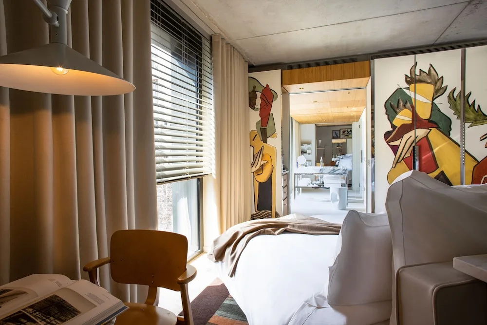 Deluxe Double room (full double bed)