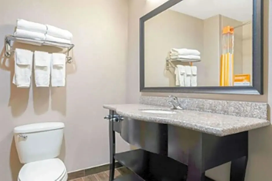 La Quinta Inn & Suites by Wyndham McAlester - Chambres