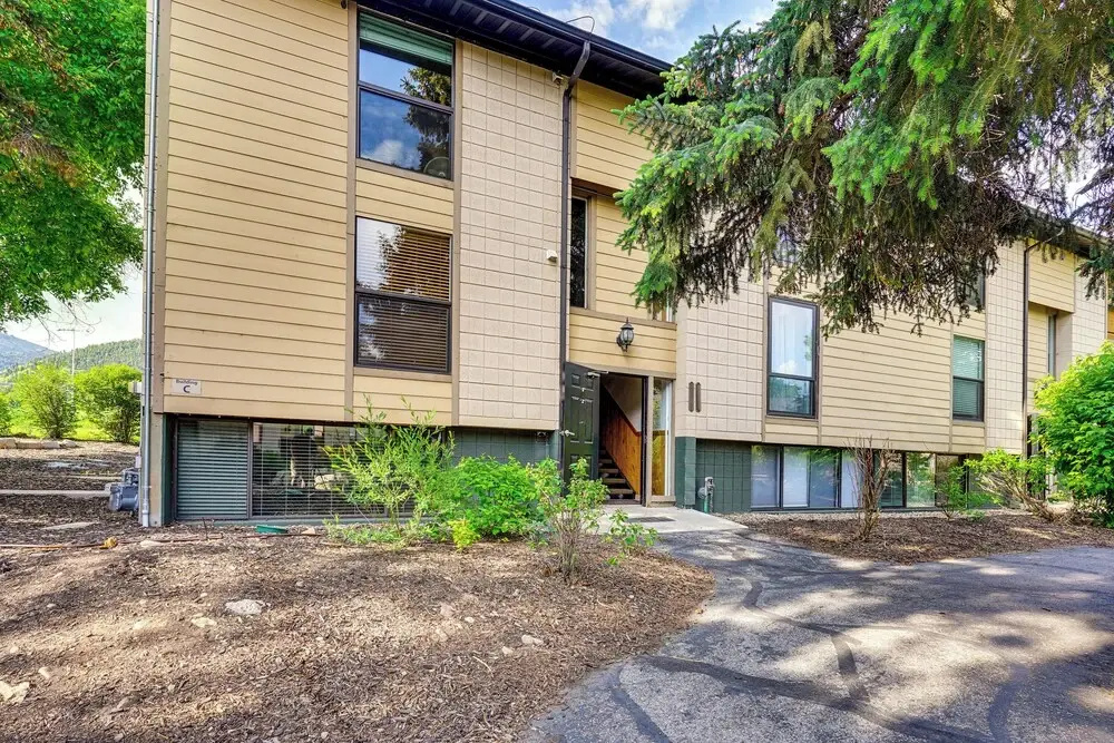 1/2 Block to Lift Bus Stop: Condo in Park City