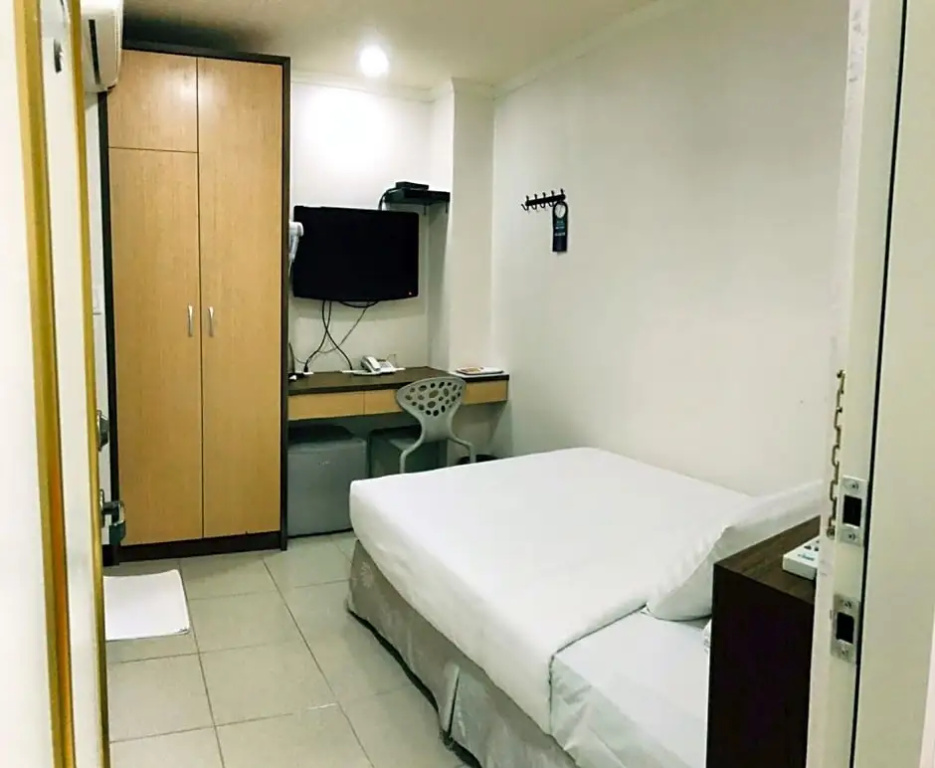 Economy room