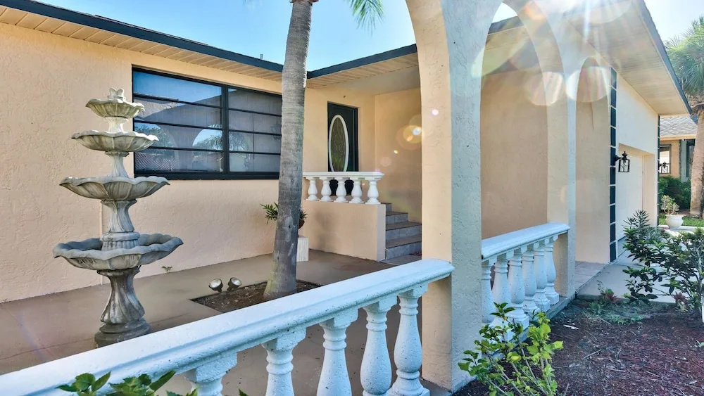 Sirena Waterfront 3 Bedroom Home by NFVH