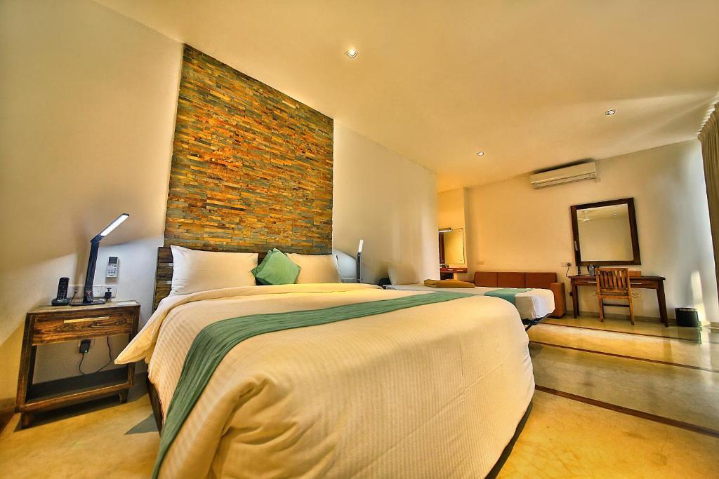 R Degree Hotel