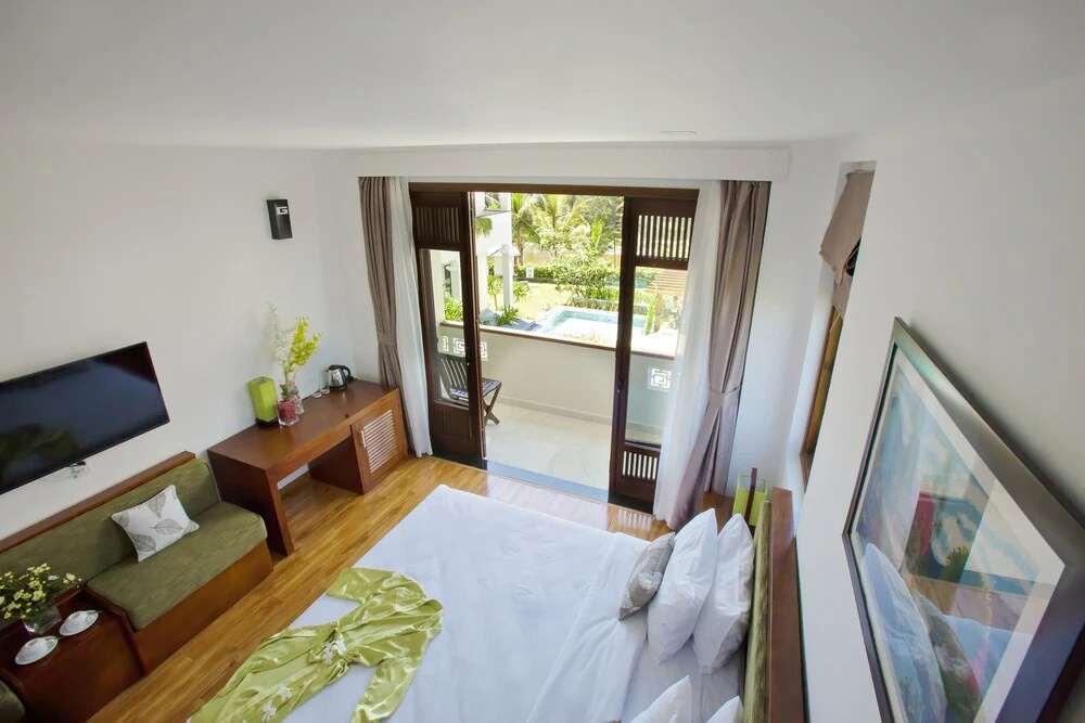 Deluxe room with balcony and with view