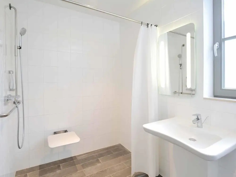 Double room (full double bed)
