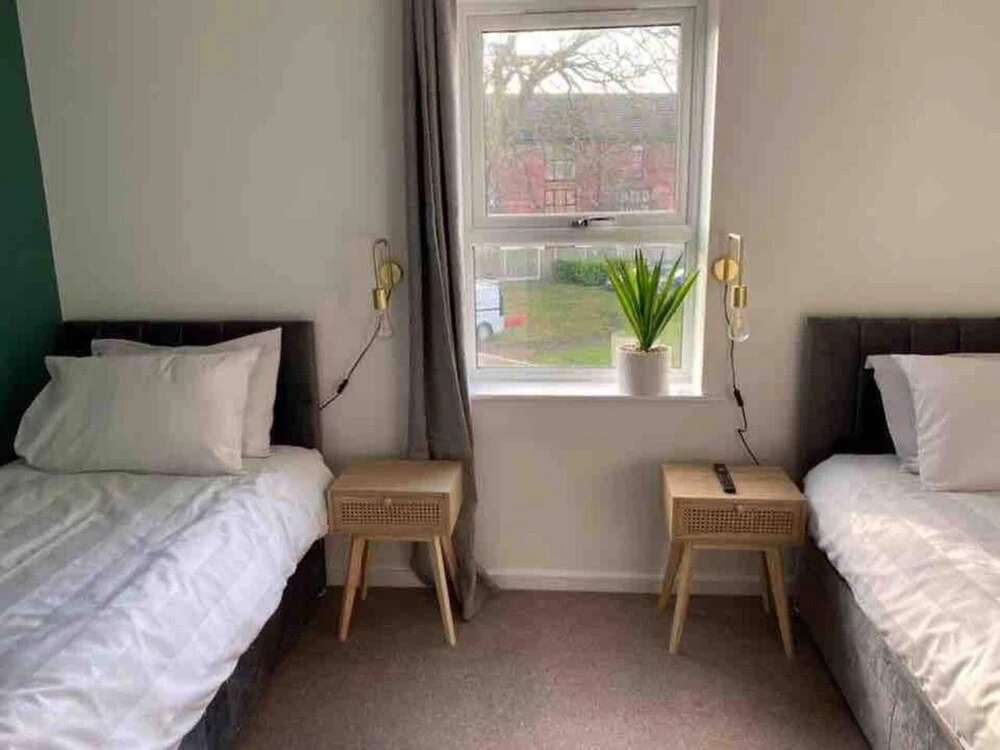 Central 4-bed House - Parking, Patio, Garden, Wifi