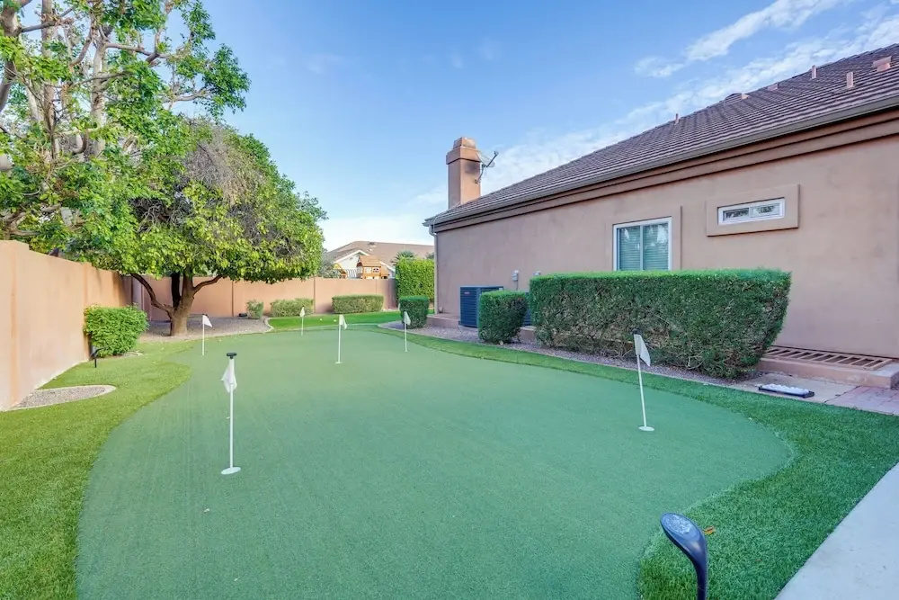 Pool Table, Putting Green: Luxury Oasis in Mesa