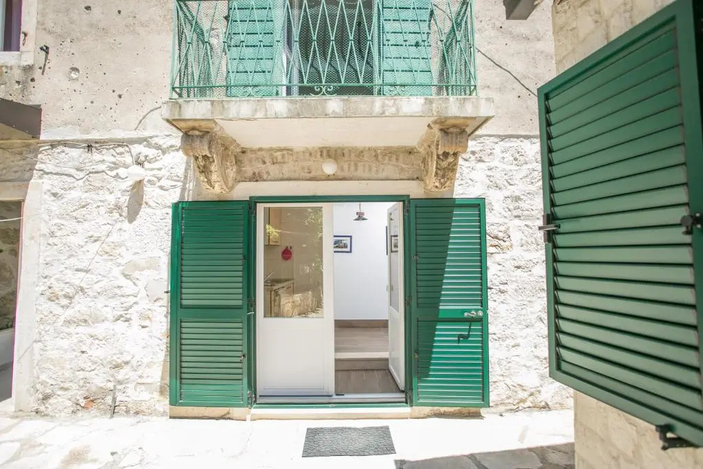 1 Bedroom Apartment with garden view