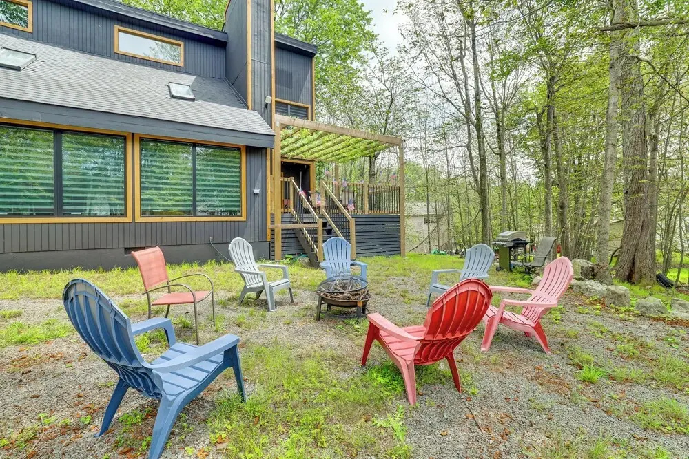Hike & Fish: Peaceful Family Cabin in Tobyhanna!