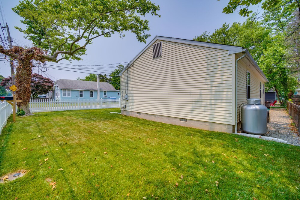 Pet-friendly Villas Vacation Rental: Walk to Bay