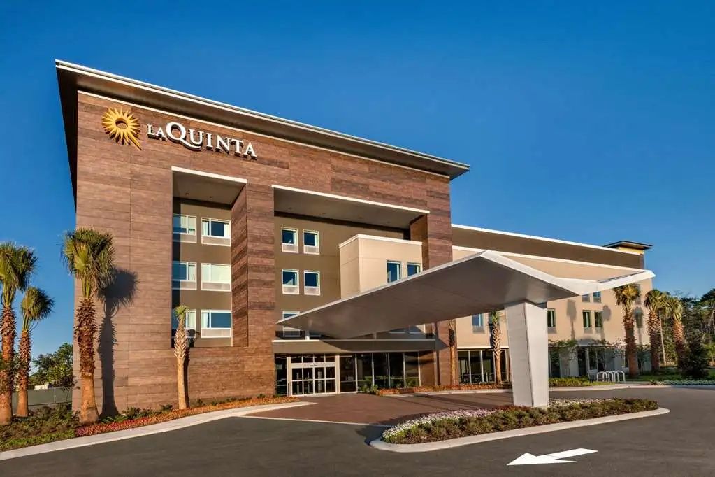 La Quinta Inn & Suites Orlando Idrive Theme Parks