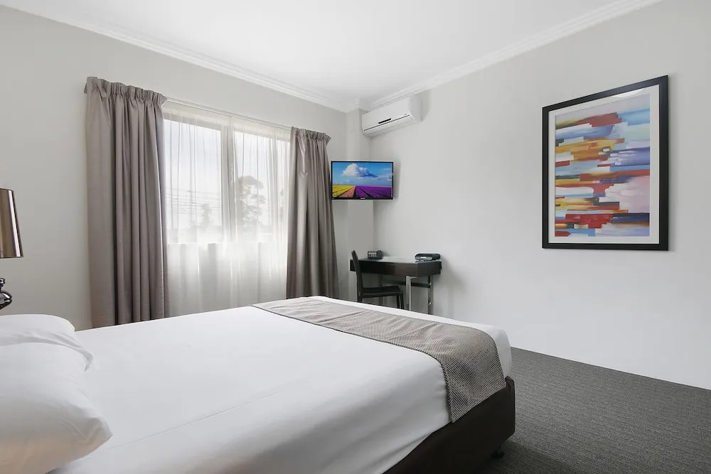 Double Suite (full double bed)