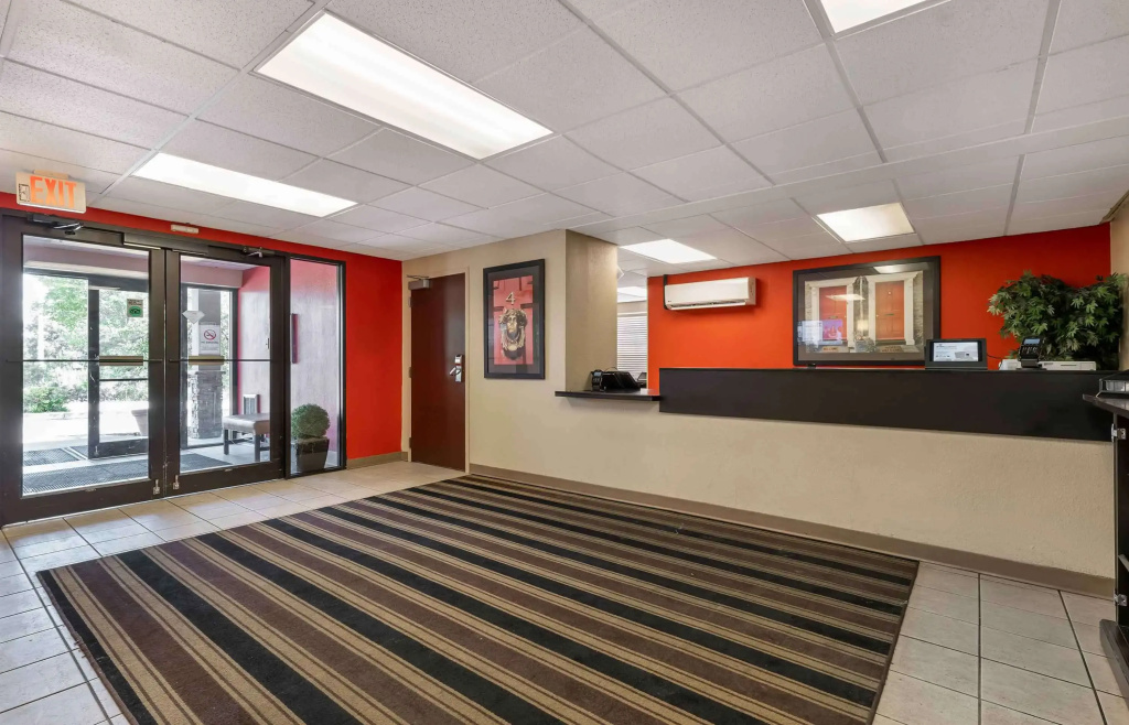 Lobby & Reception