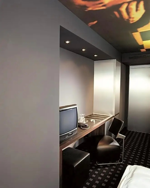 Comfort room