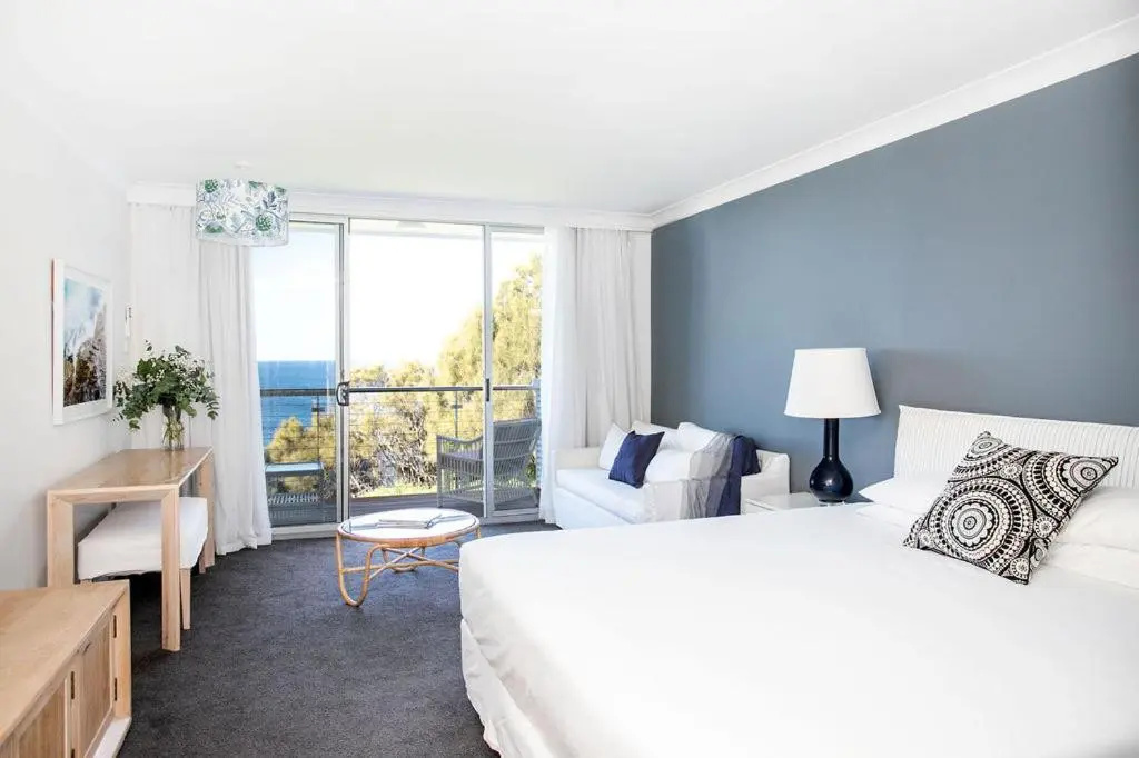 Deluxe Double room with balcony and with sea view (full double bed)
