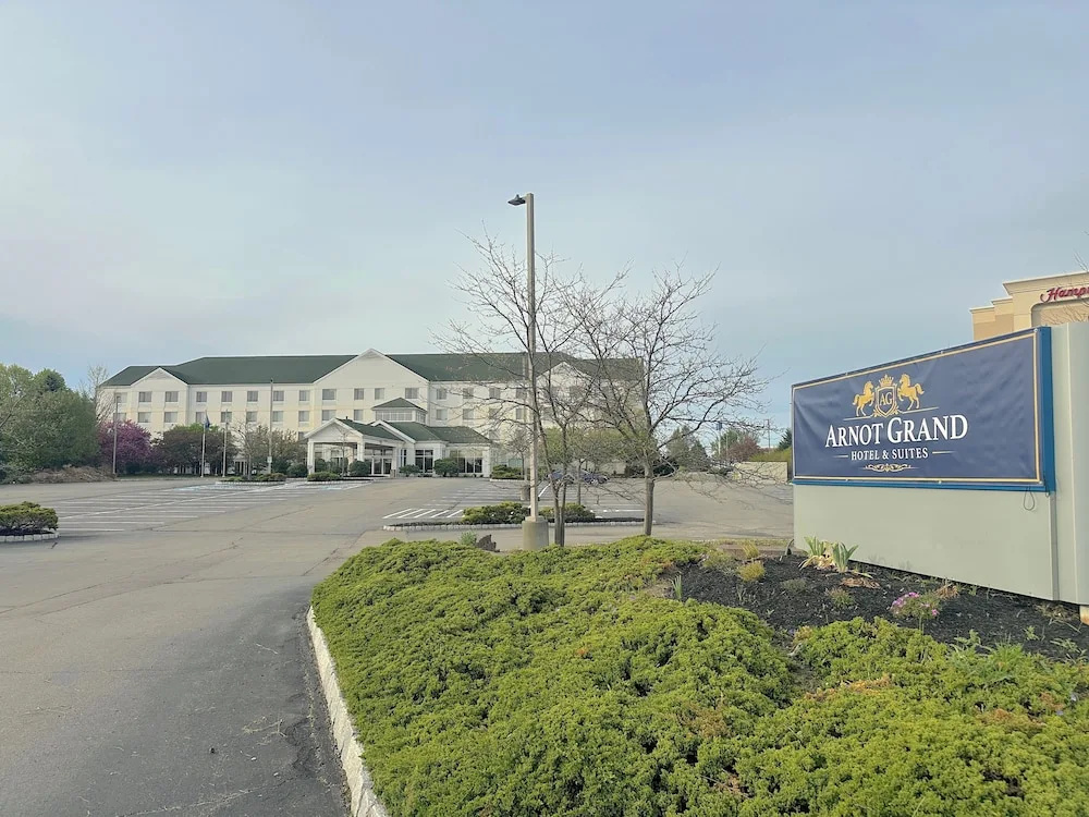 Arnot Grand Hotel & Suites