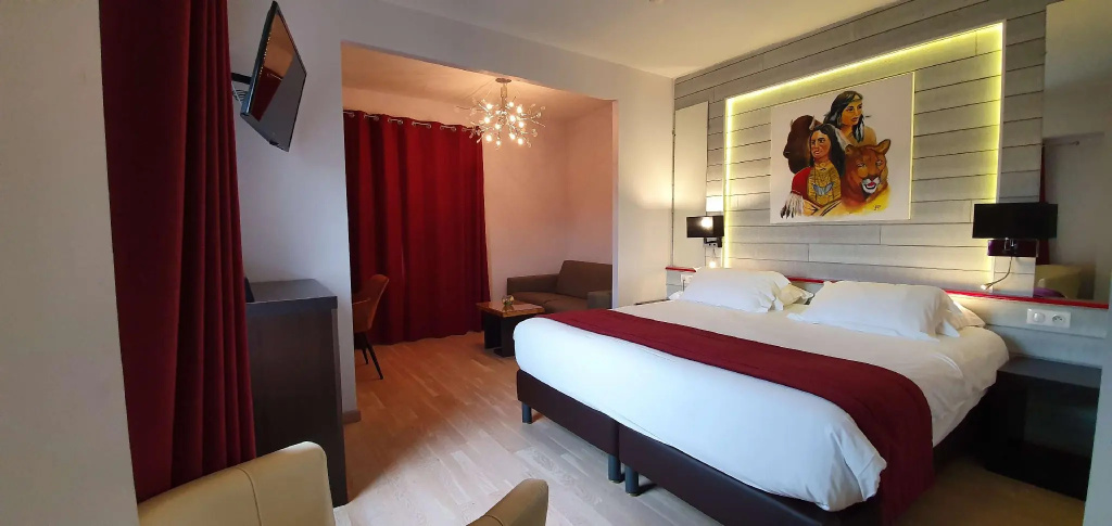 Double Junior Suite (full double bed)