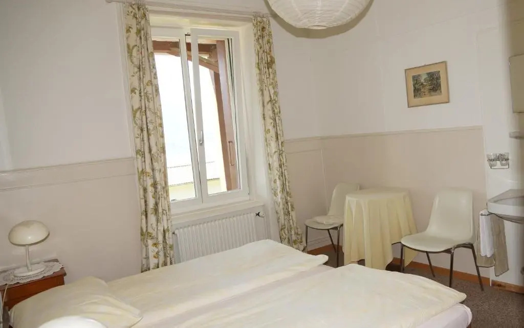 Standard Double room with lake view (twin beds)