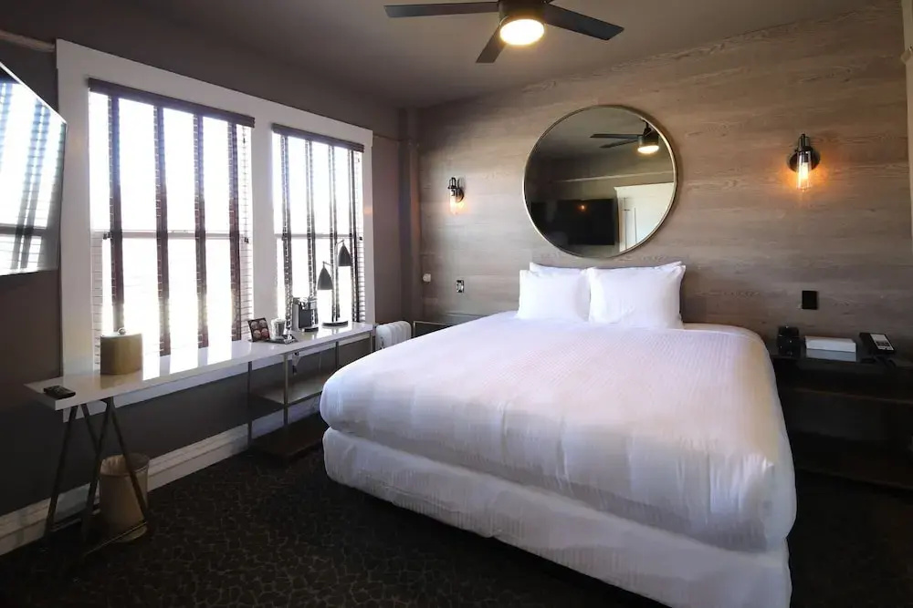 Double room (full double bed)