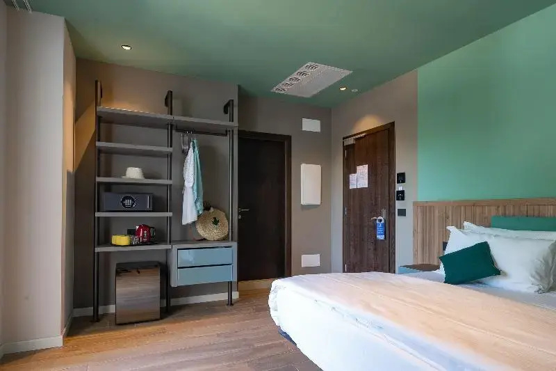 Premium Triple room with garden view