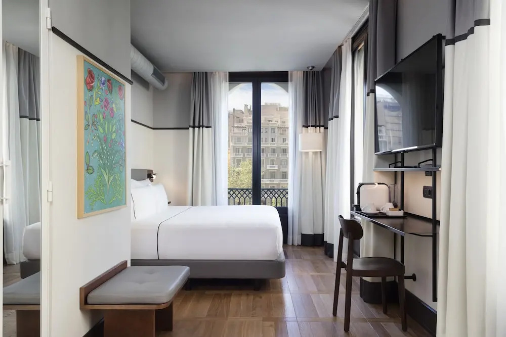 Superior room with city view