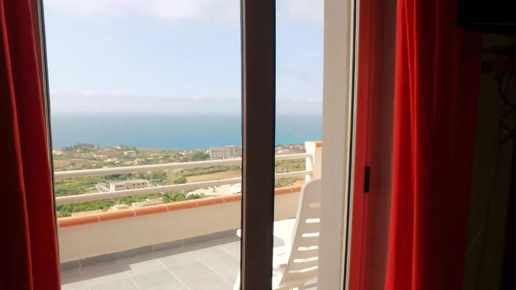 Standard Triple room with sea view