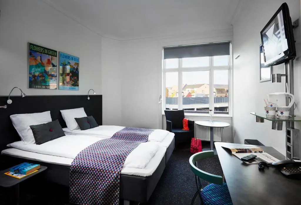 Commodore Double room (full double bed)