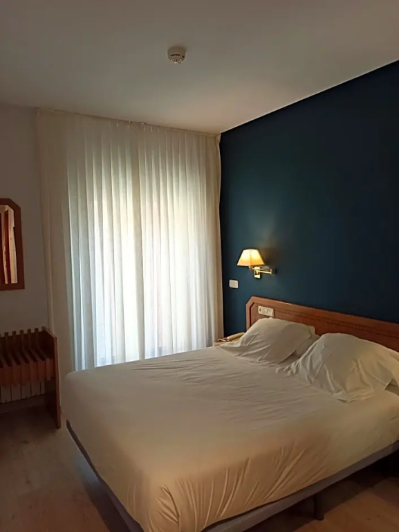 Standard Double room with city view (full double bed)