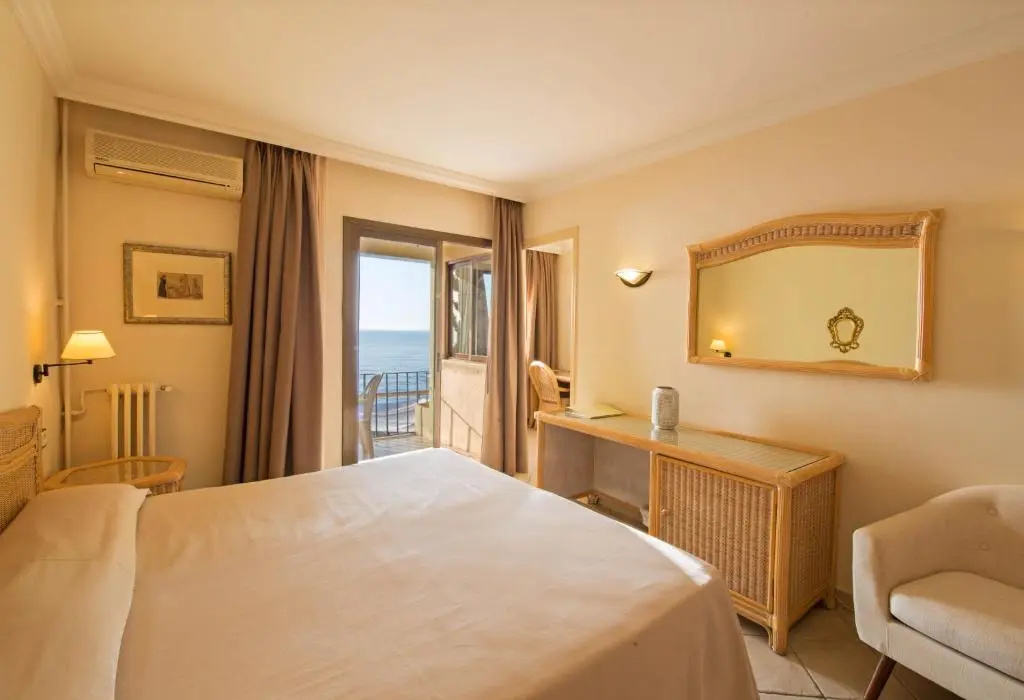 Standard Quadruple room with sea view