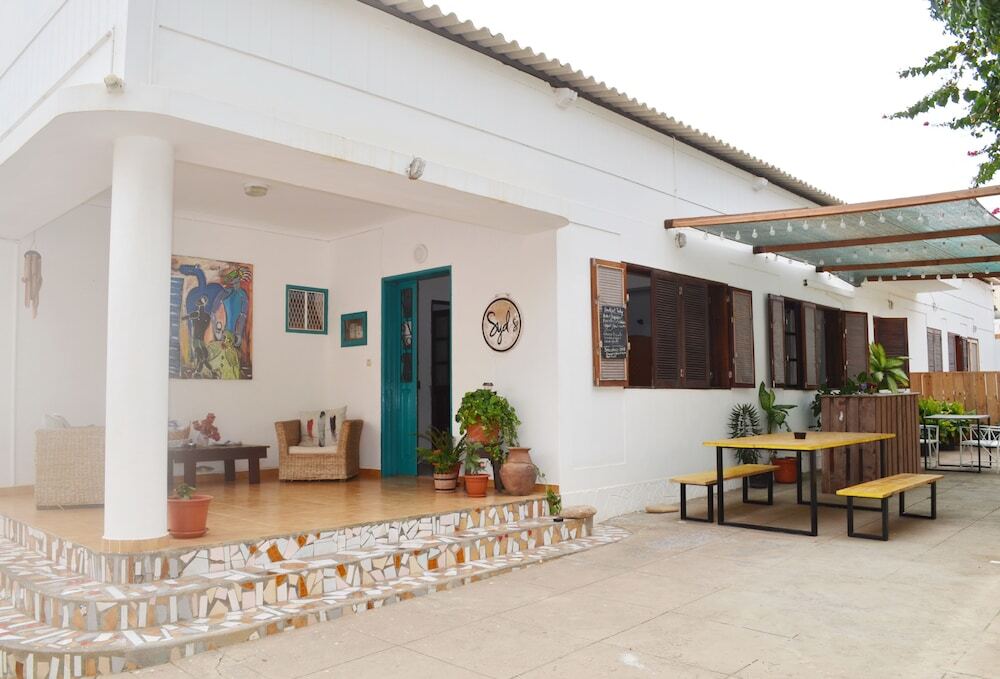 Syd's Guesthouse and Café image