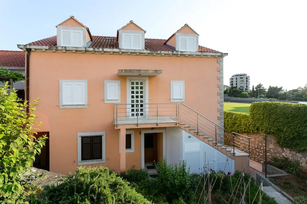 Apartments Miramare & Campara