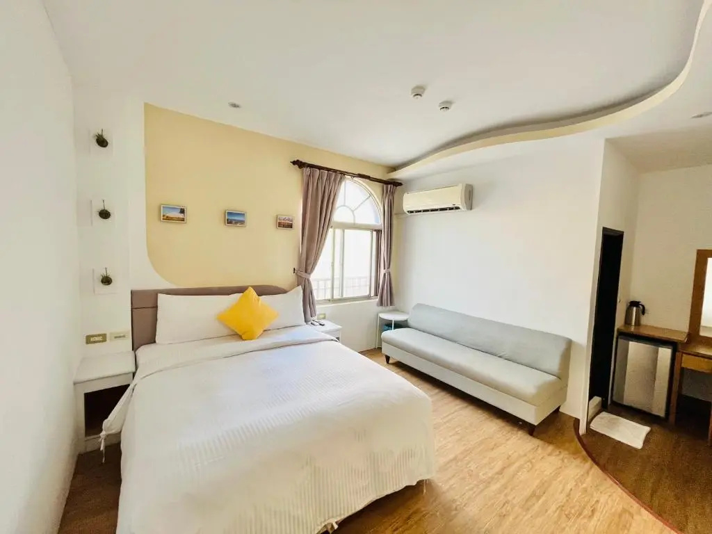 Standard Double room (full double bed)