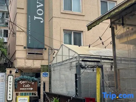 Hongik Univ. Station Romantic Rooftop House