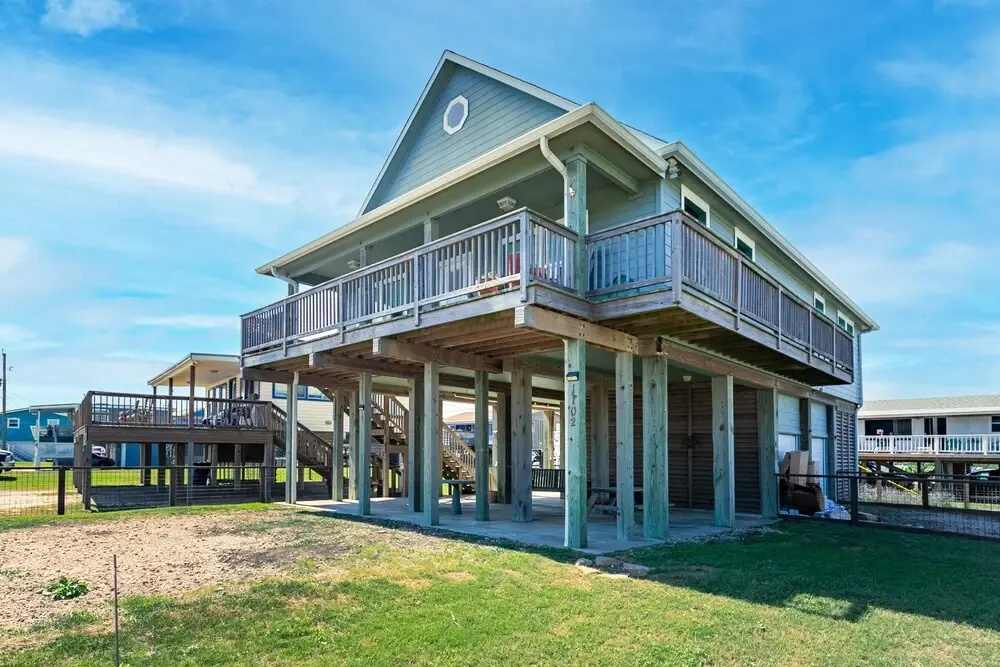 Beach Cottage W/ 3br Ocean View Balcony 3 Bedroom Home by RedAwning