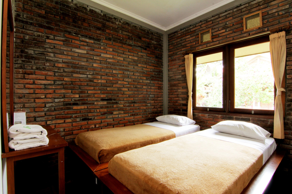5 Bedrooms Cottage