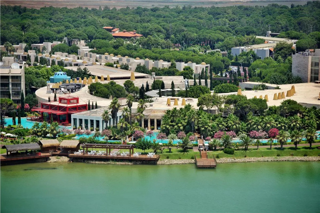 Beach & Waterfront