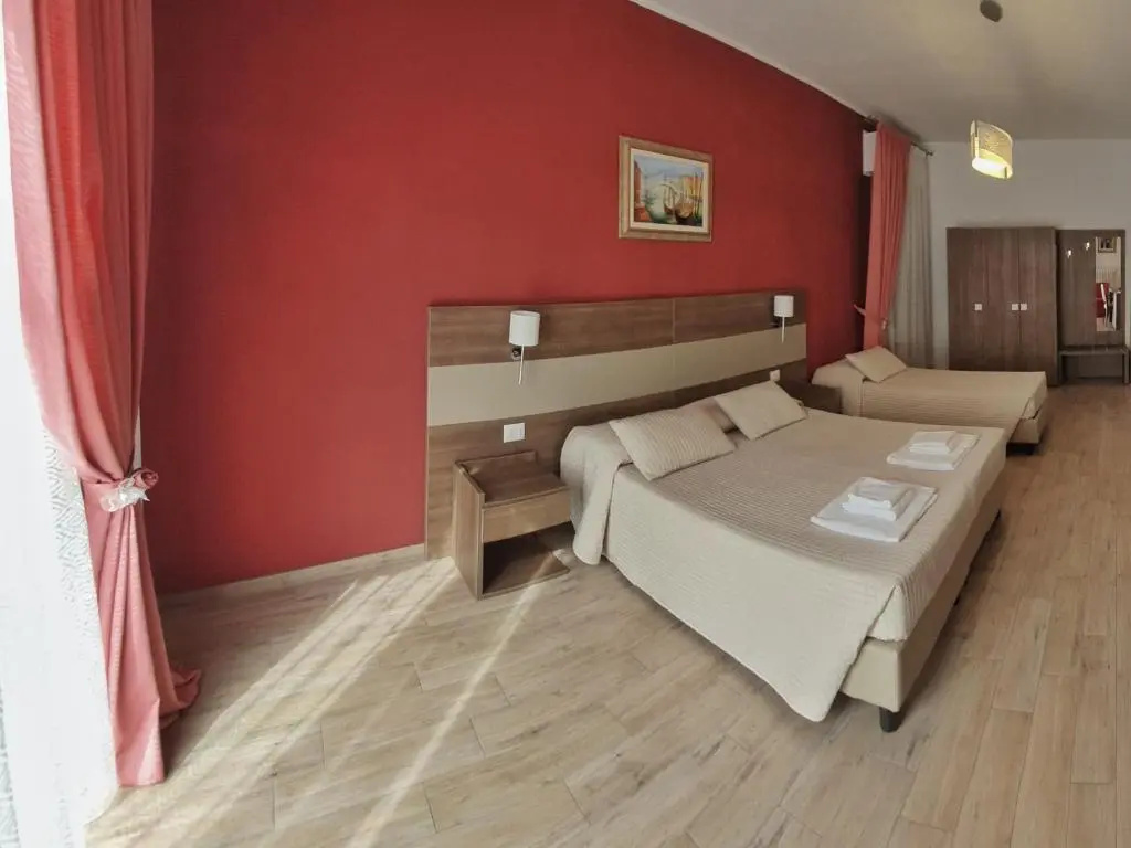 Standard Triple room with balcony