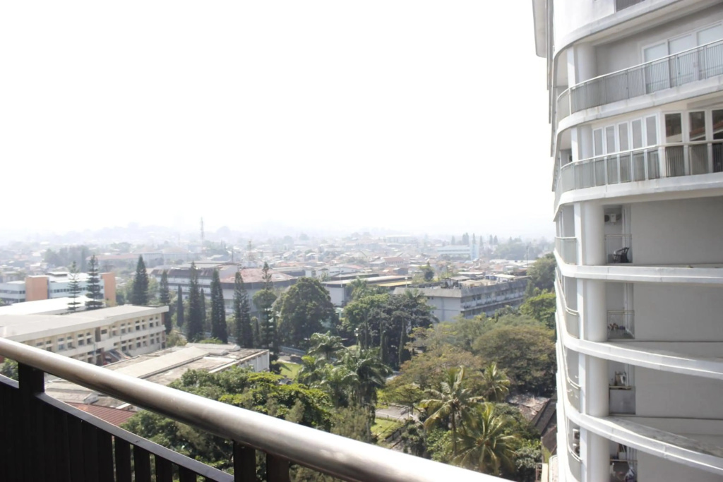 Compact Studio Room at Beverly Dago Apartment Near Itb