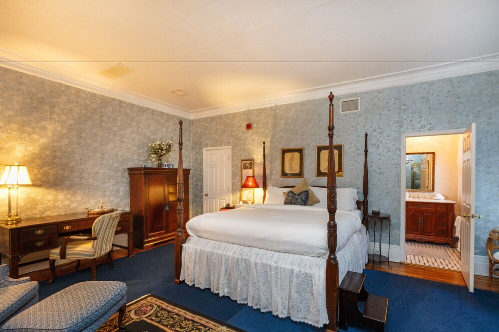 Boggs Mansion by null