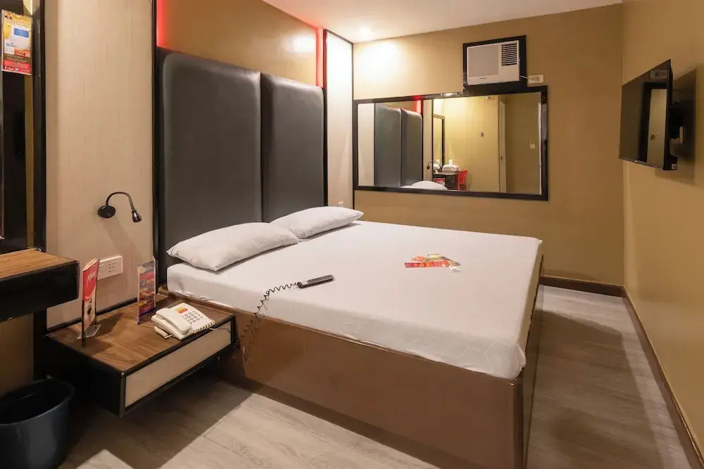 Deluxe Double room (full double bed)